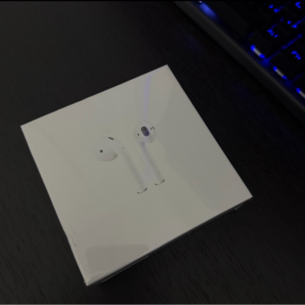 Apple White Earbud Headphones